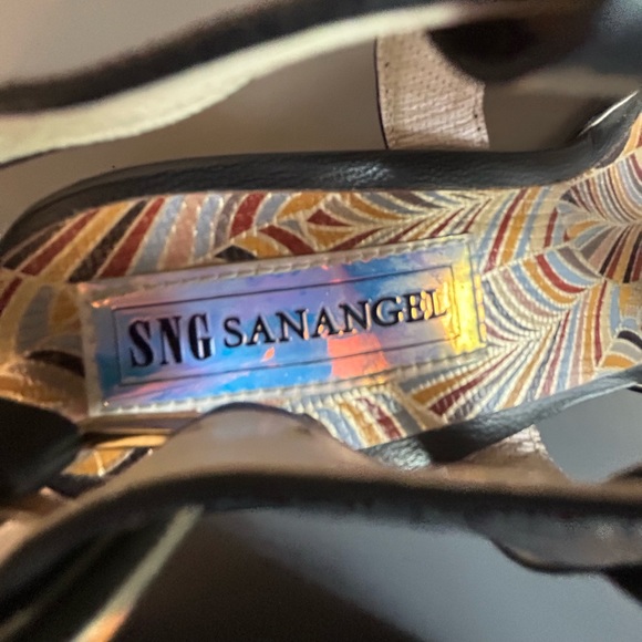 Gorgeous and unique black and silver statement shoes. Made in Columbia-Size 36 - Picture 6 of 6